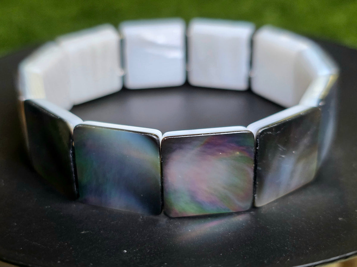 Iridescent Shell Stretch Bracelet