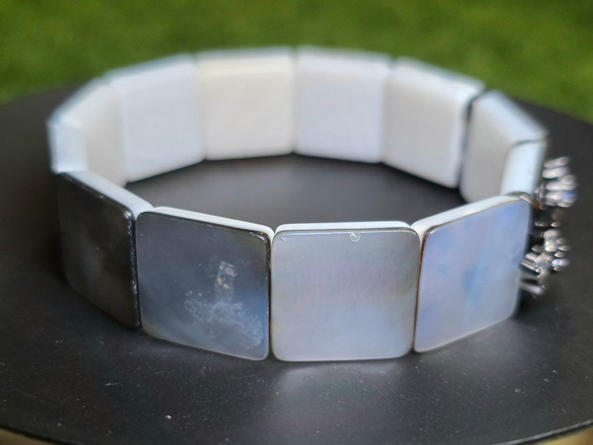 Iridescent Shell Stretch Bracelet