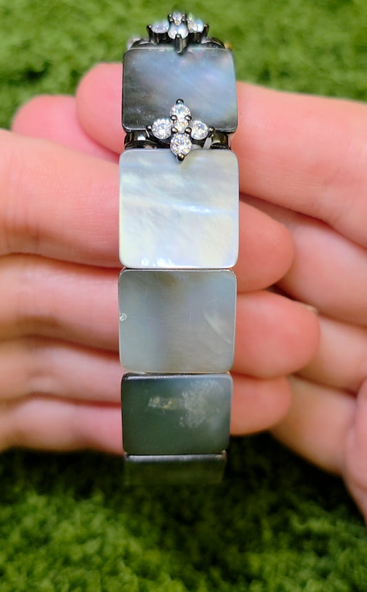 Iridescent Shell Stretch Bracelet