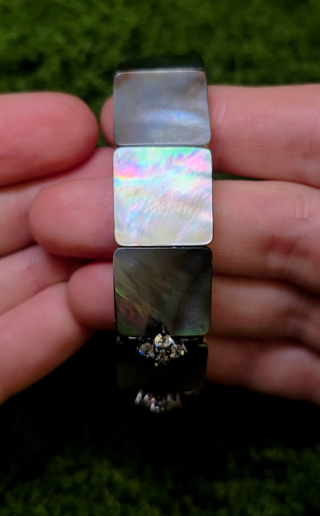 Iridescent Shell Stretch Bracelet