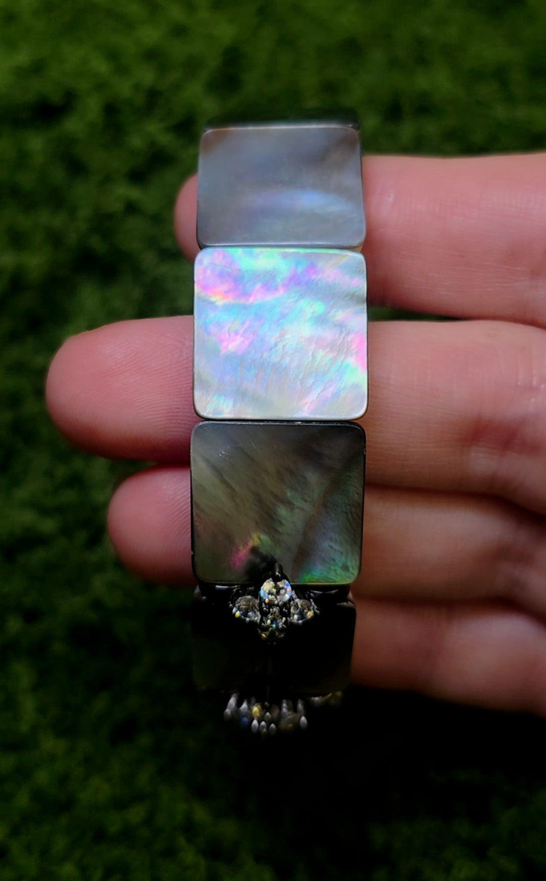 Iridescent Shell Stretch Bracelet