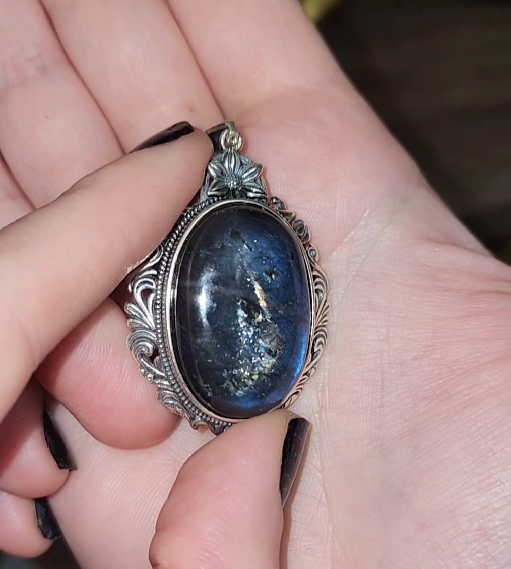 Blue Flash Labradorite Pendant